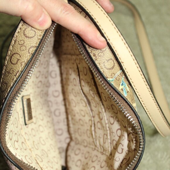 Guess Small Rectangular Floral Crossbody Purse - Picture 7 of 12